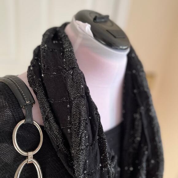 Black Infinity Scarf - Picture 3 of 11